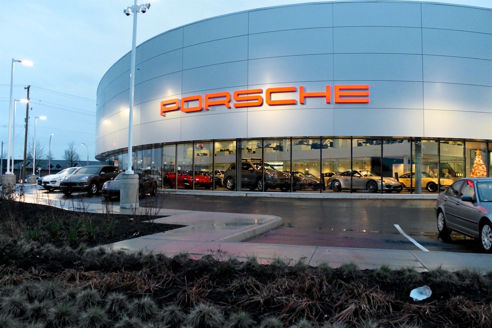 Robertson-Walls-Ceilings-Completed-Projects-Luxury-Car-Dealerships-Open-Road-Porsche-2